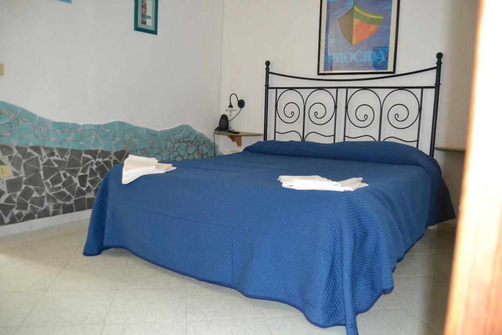 Piccolo Tirreno Hotel Residence Προτσίντα Δωμάτιο φωτογραφία